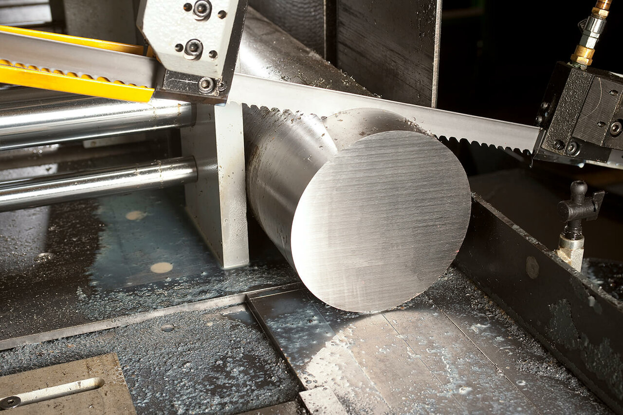 Резка металла лентопильным станком
